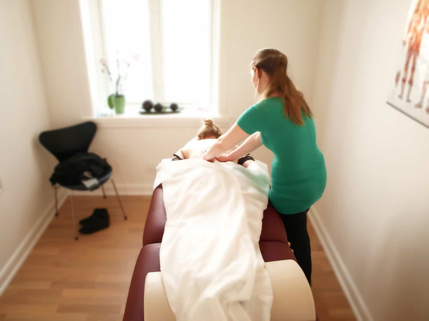 massagen og fysioterapi udføres korrekt for at hjælpe mod smerter og opnå mere velvære